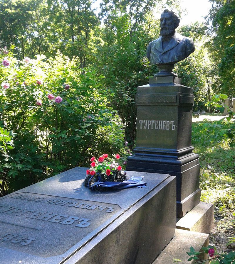 могила Тургенева в Санкт-Петербурге